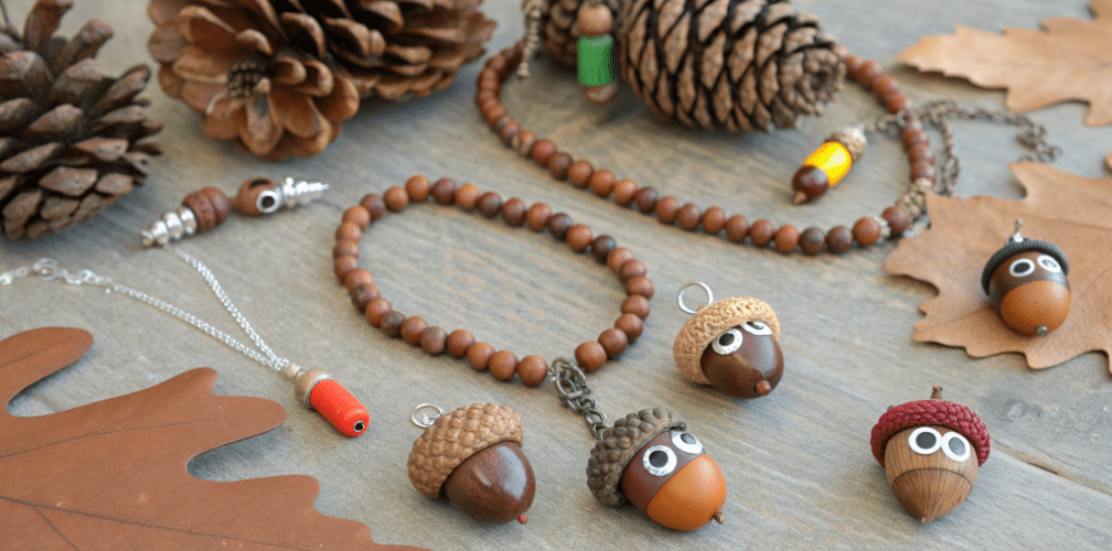 Acorn Adventures Creative acorn crafts including acorn jewels and critters.