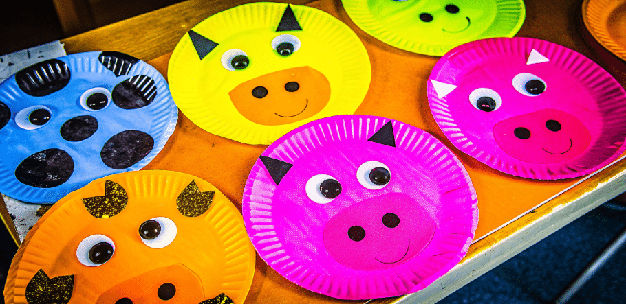 Fun Farm Animal Crafts Various fun farm animal crafts including paper plate cows.